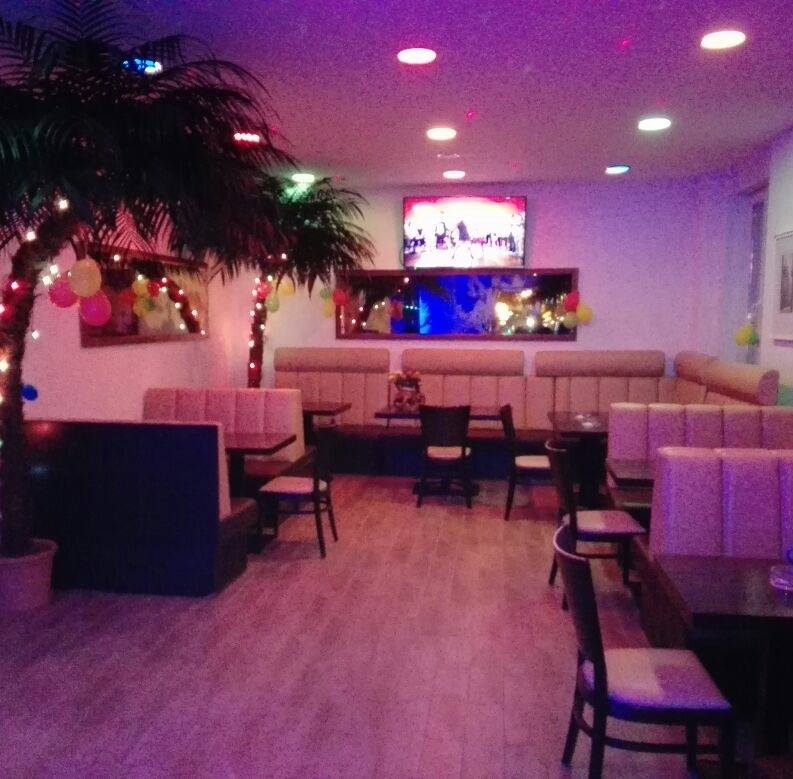 Karaoke in der Roj Bar
